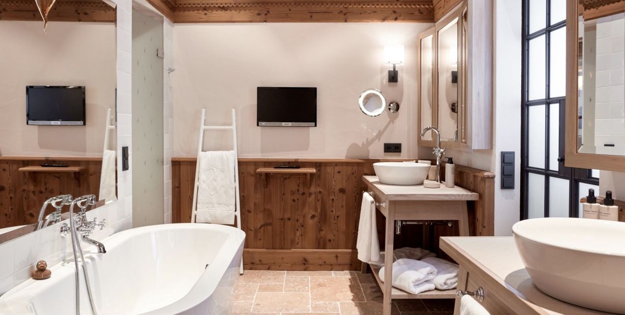 Designer bathroom with bathtube and steambath