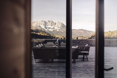 Große Sonnenterrasse mit Blick in die Berge