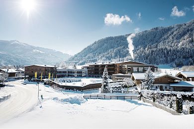 Winter paradise Kitzbühel invites you to go skiing and cross-country skiing